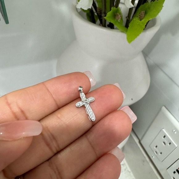 ✨14K White Gold Cross Pendant - Picture 4 of 10